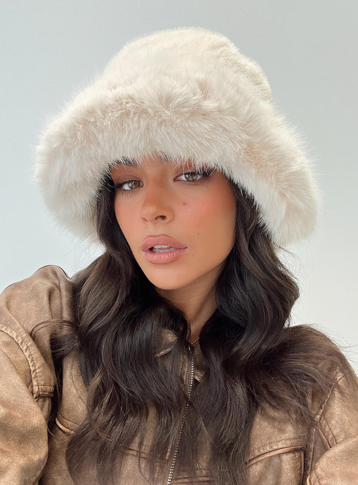 Arisbeth | Women’s faux fur fluffy bucket hat