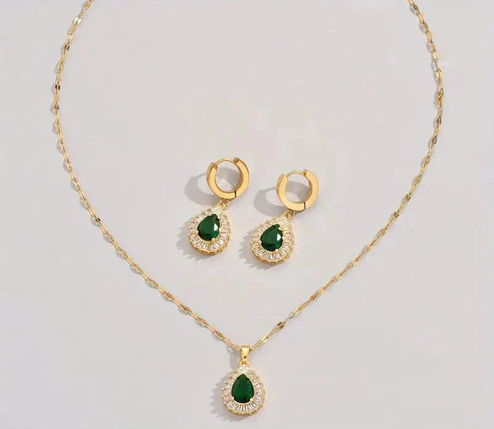 Carmen | Women’s jewelry set with emerald teardrop pendant and earrings