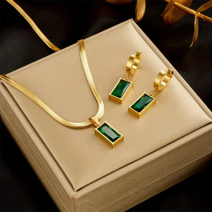 Lucille | Women’s jewelry set with emerald accents and golden finish
