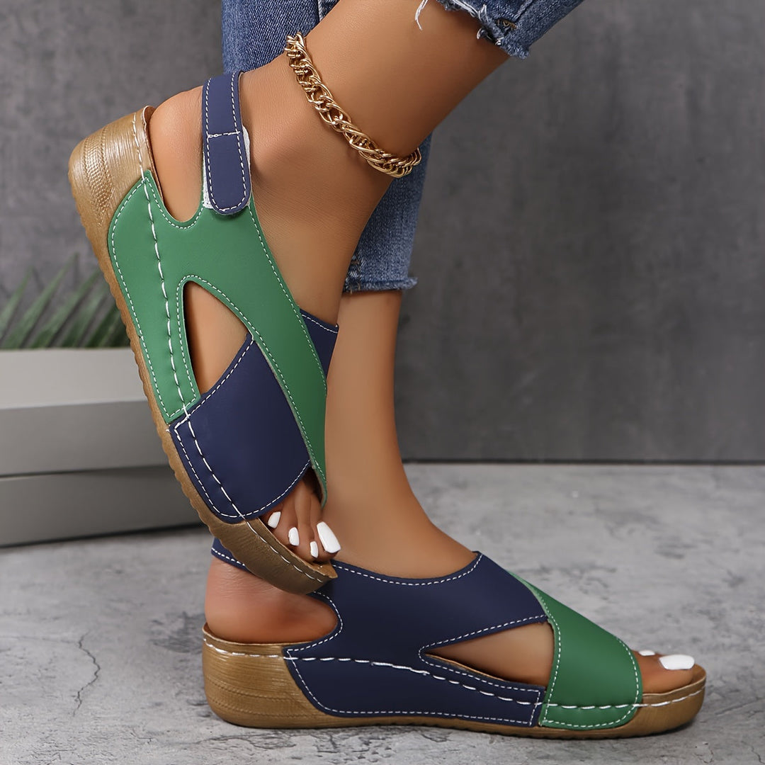 Aurelia | Strapped sandals with sculpted footbed