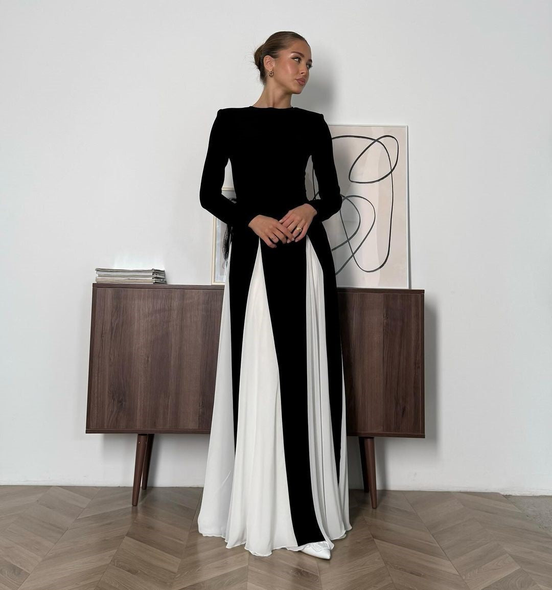 Paisley | Sleek spliced two-toned crewneck slim-fit maxi dress