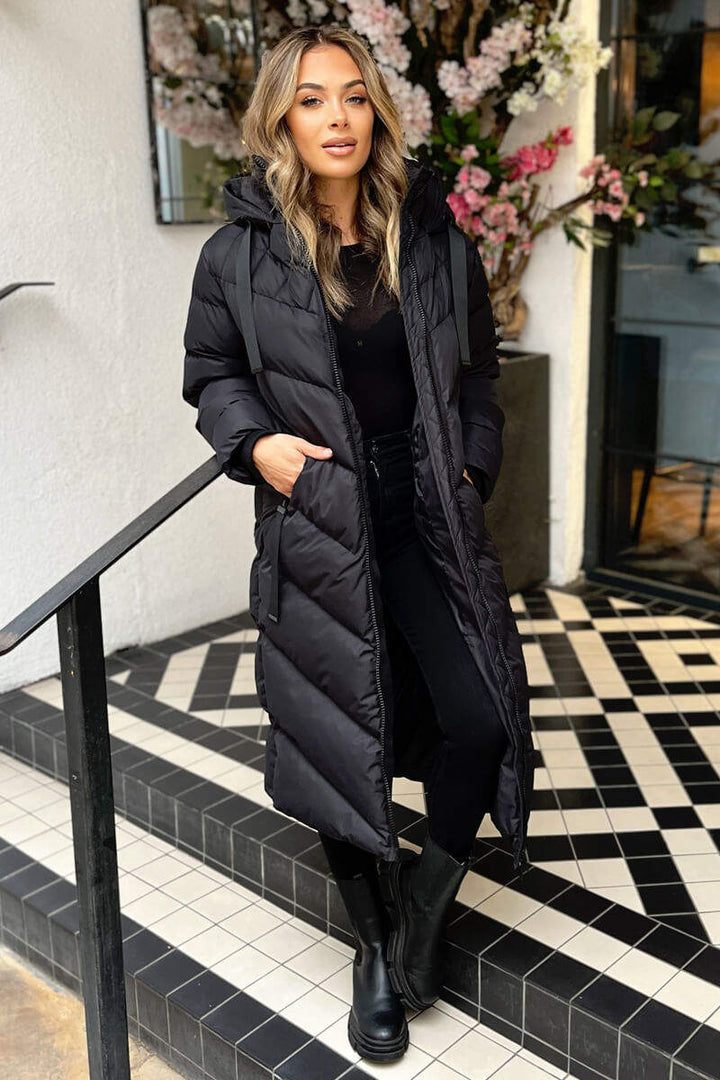 Janiyah | Women’s long puffer coat with hood