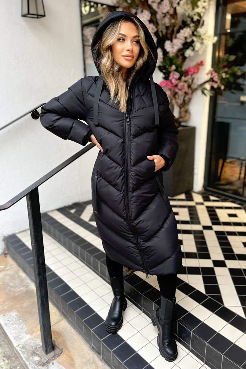 Janiyah | Women’s long puffer coat with hood