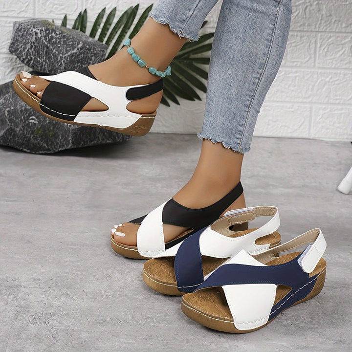 Aurelia | Strapped sandals with sculpted footbed