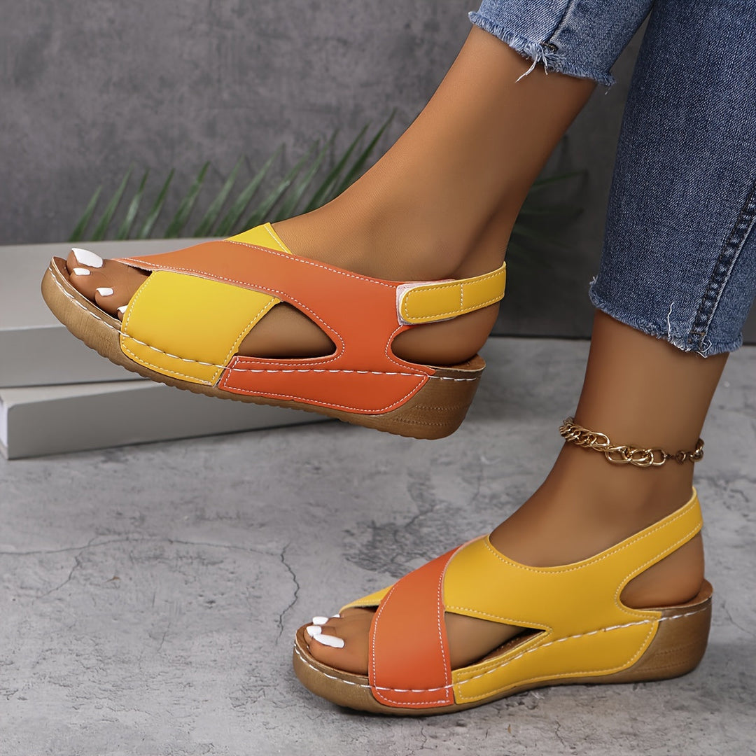 Aurelia | Strapped sandals with sculpted footbed
