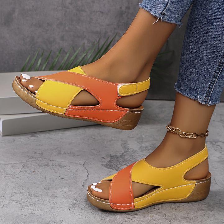 Aurelia | Strapped sandals with sculpted footbed
