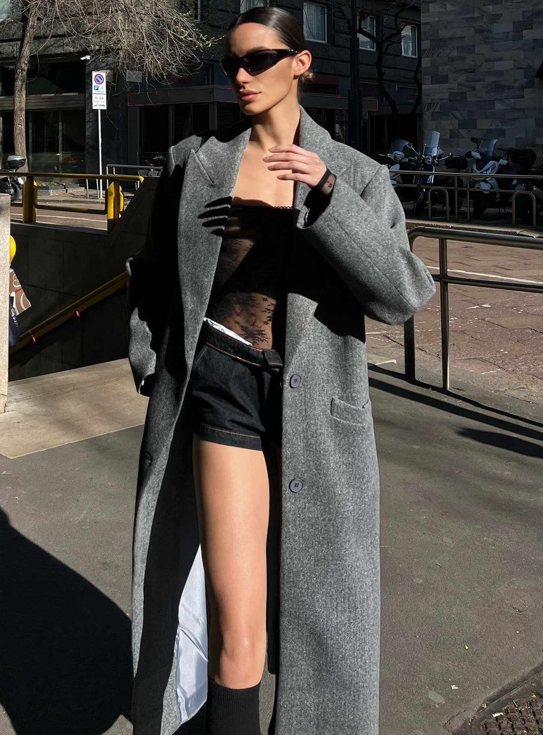 Irene | Women’s long trench coat with lapel collar and front button fastening