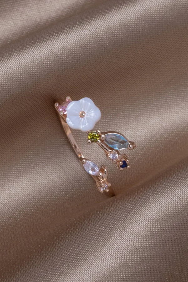 Gwenda | Women’s floral ring with gold open band