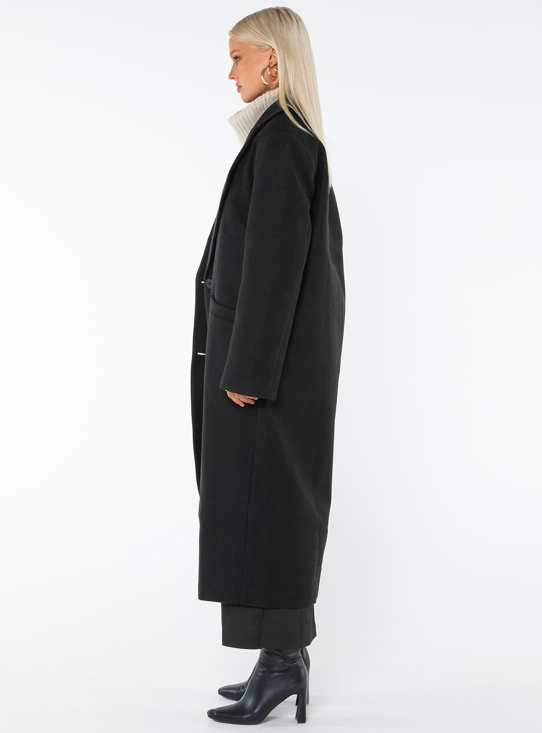 Olga | Women’s long trench coat with lapel collar and button fastening
