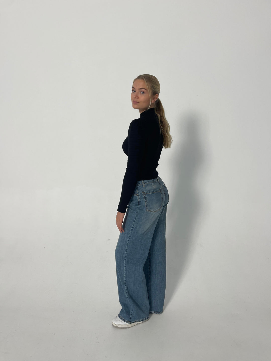 Vanna | Women’s straight-leg denim jeans