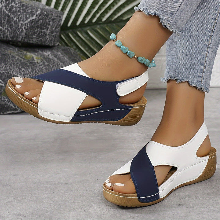 Aurelia | Strapped sandals with sculpted footbed