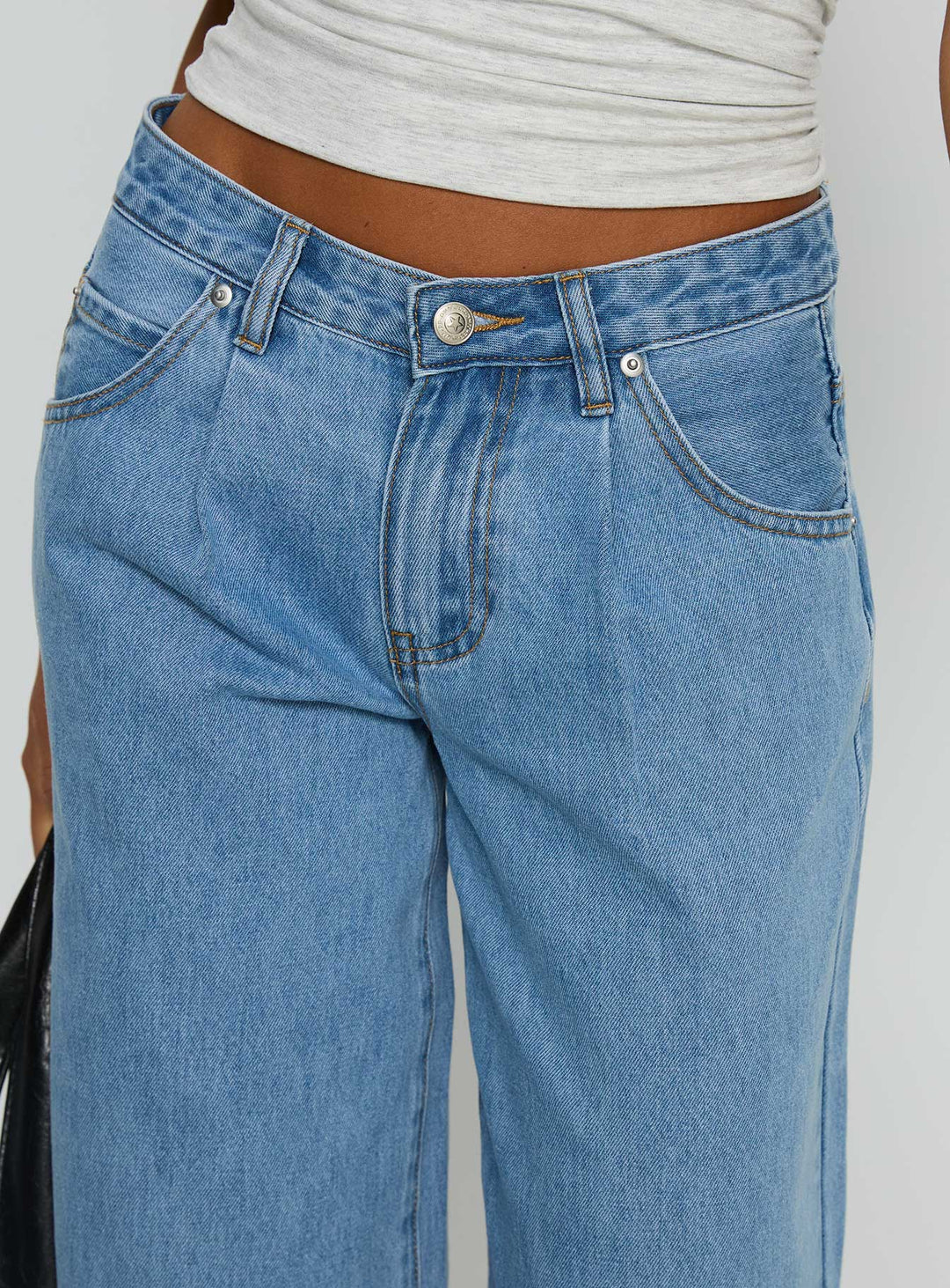 Arleen | Women’s wide-leg pleated denim jeans with belt looped waist