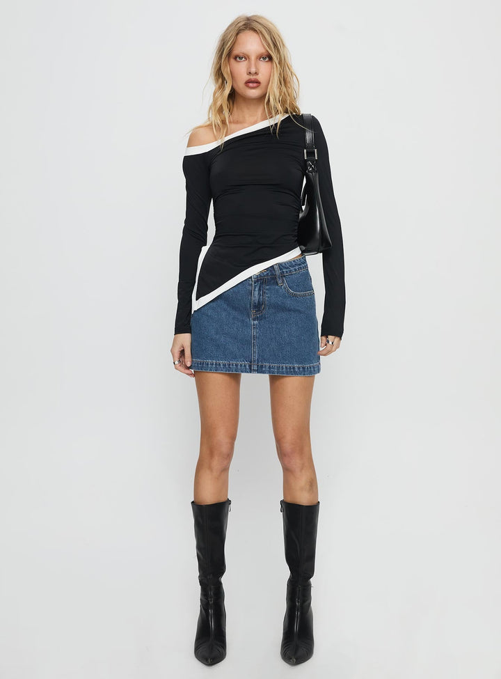 Xyriel | Women’s mid-rise denim mini skirt with five-pocket design and washed finish