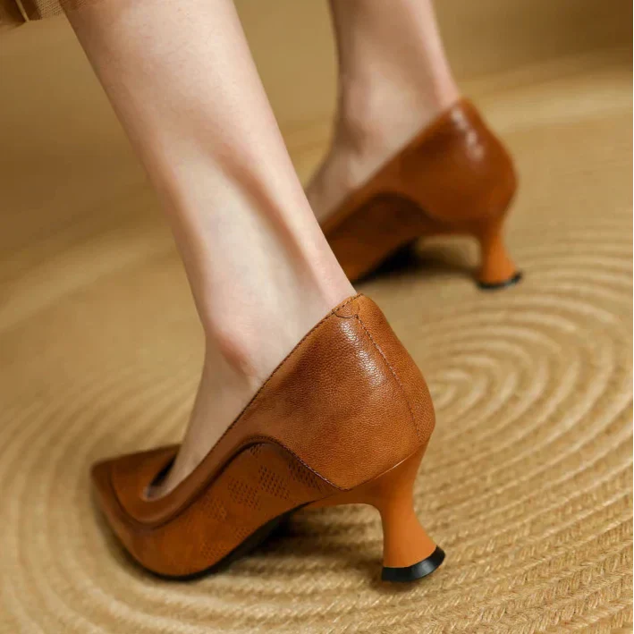 Ramona | Women’s mid heel pumps with pointed toe