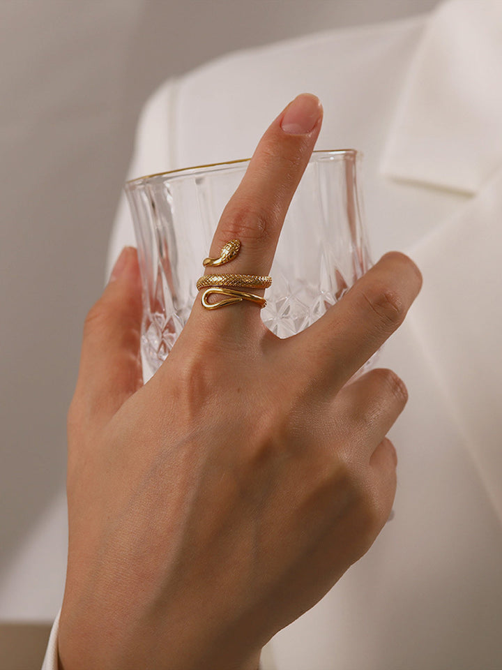 Faelina | Women’s snake ring with sculptural wrap design