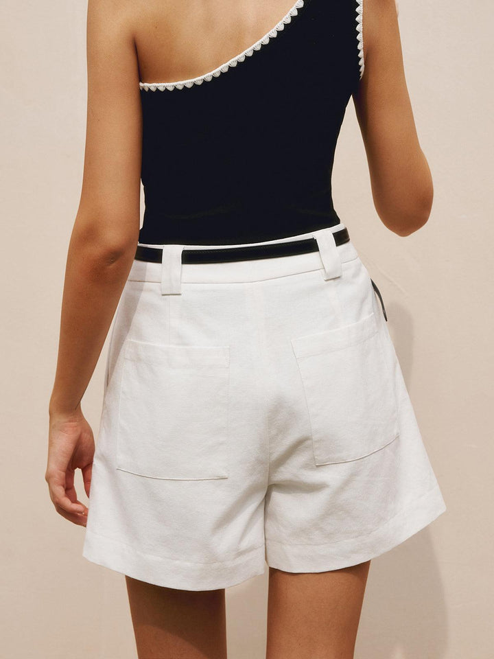 Myla | Women’s casual short trousers with pleated front cut
