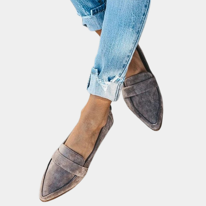 Women’s loafers with round toe and stitched edge