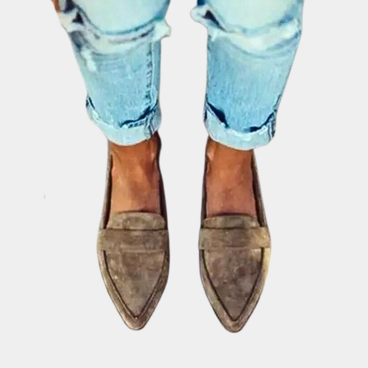 Women’s loafers with round toe and stitched edge