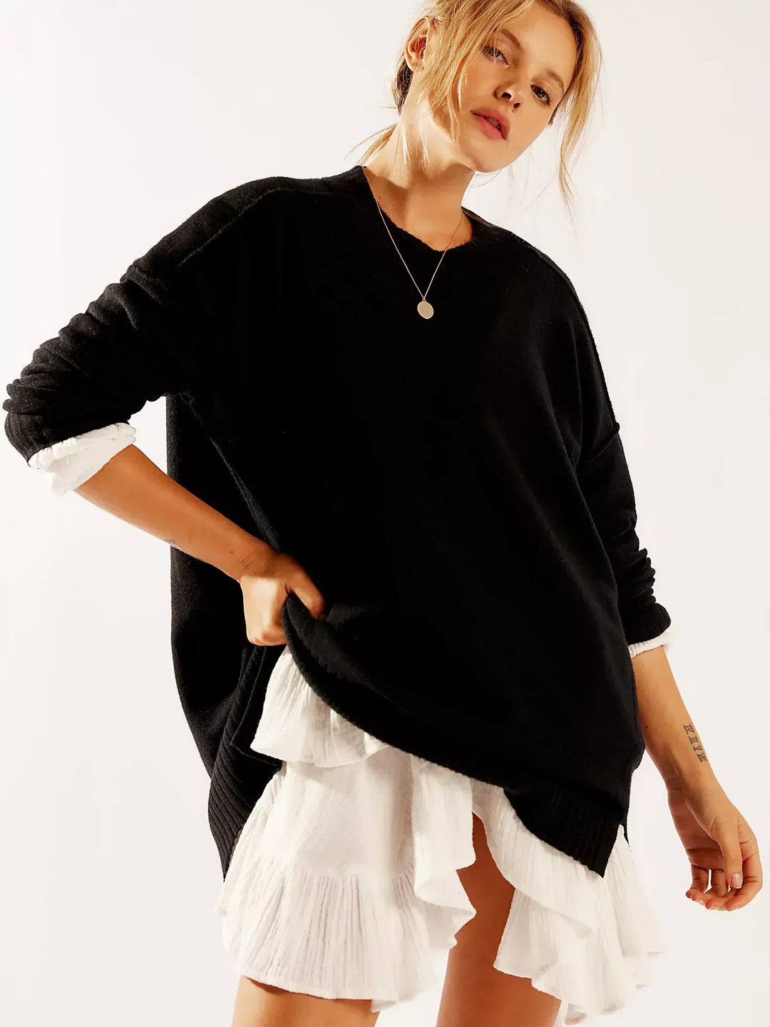 Lira | Women’s lace mini skirt with pleated design