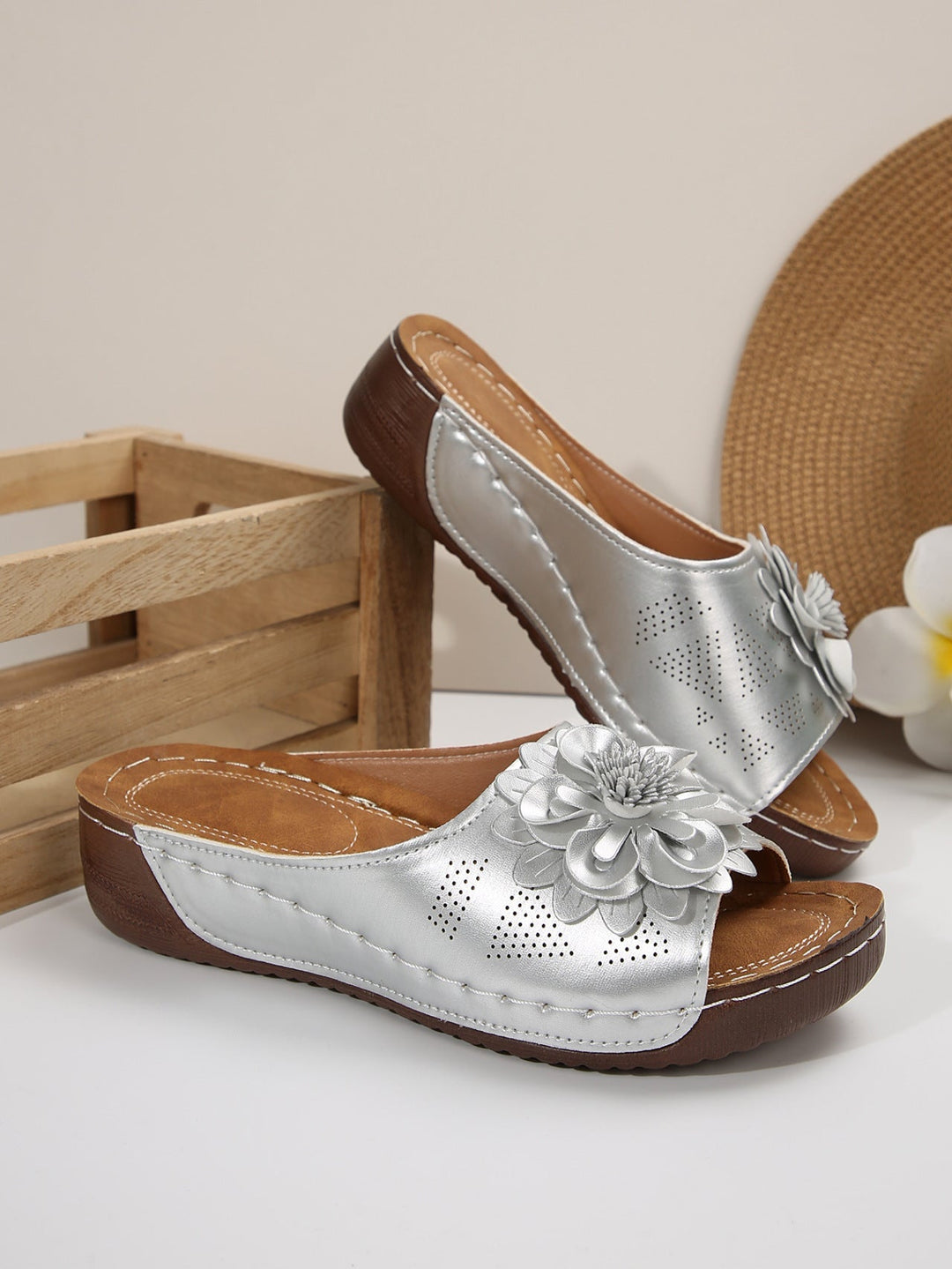 Ave | Flower wedge sandals