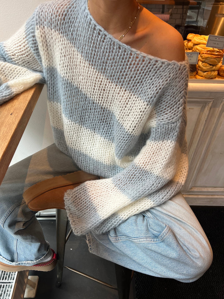 Celeste | Women’s knit sweater with oversized round neck design