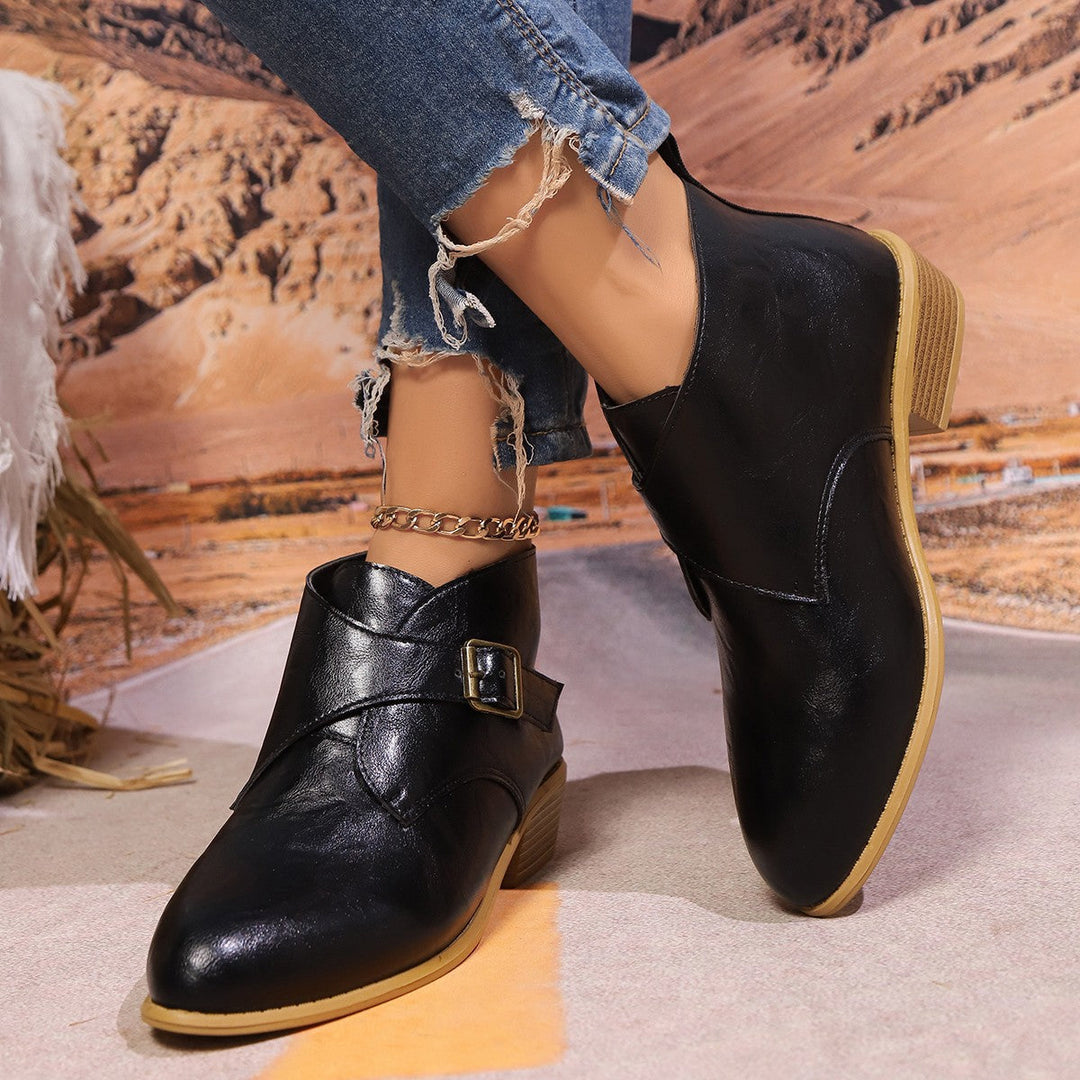 Riza | Women’s ankle boots with pointed toe, buckle detail and back zipper