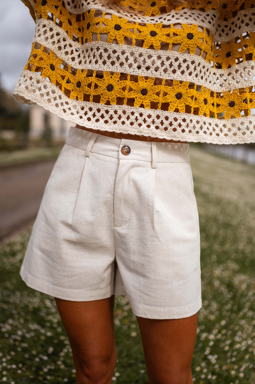 Steffie | Women’s high-waisted shorts with pleated front