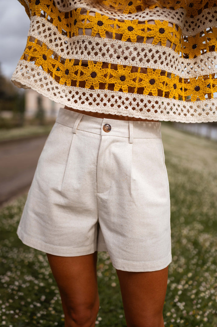 Steffie | Women’s high-waisted shorts with pleated front