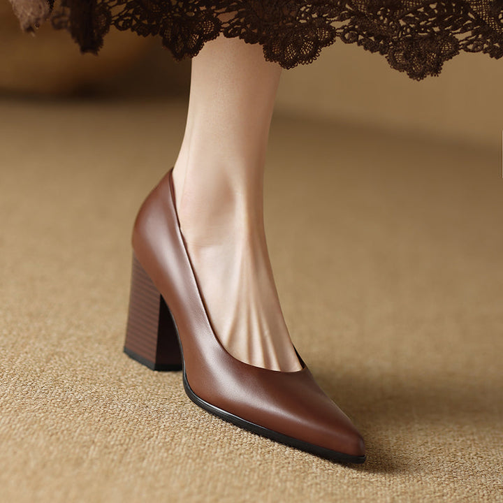 Veronica | Women’s pumps with pointed toe and block heel