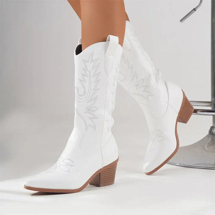 Averie | White vintage western boots