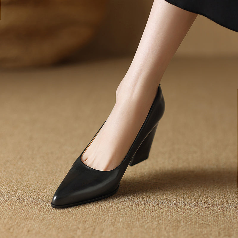 Veronica | Women’s pumps with pointed toe and block heel