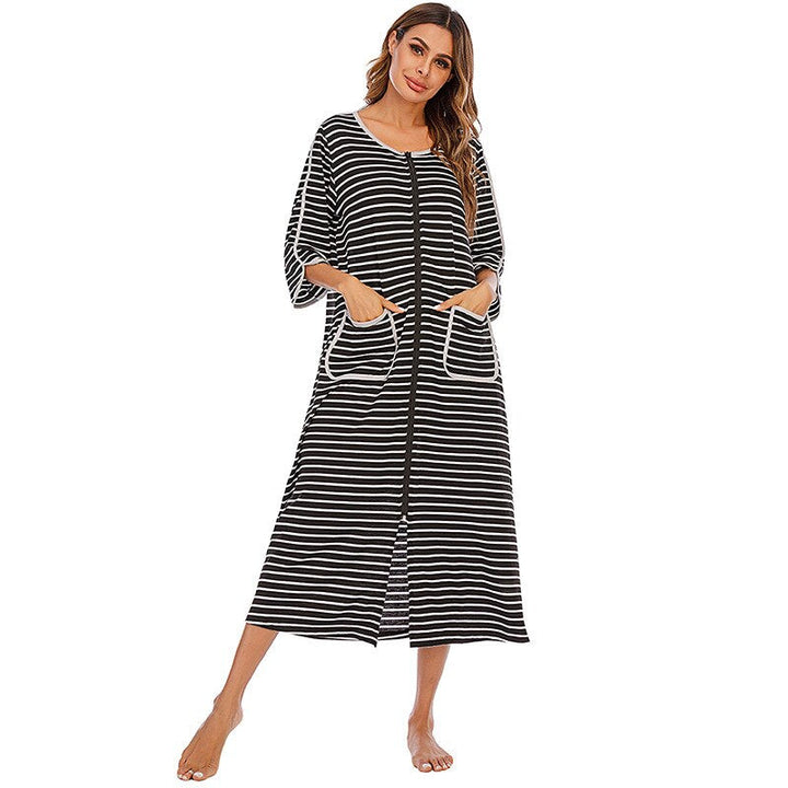 Lena | Women’s long bathrobe with hood, zipper closure and side pockets