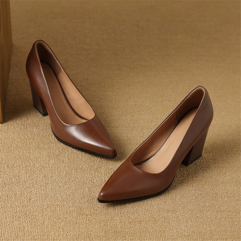 Veronica | Women’s pumps with pointed toe and block heel