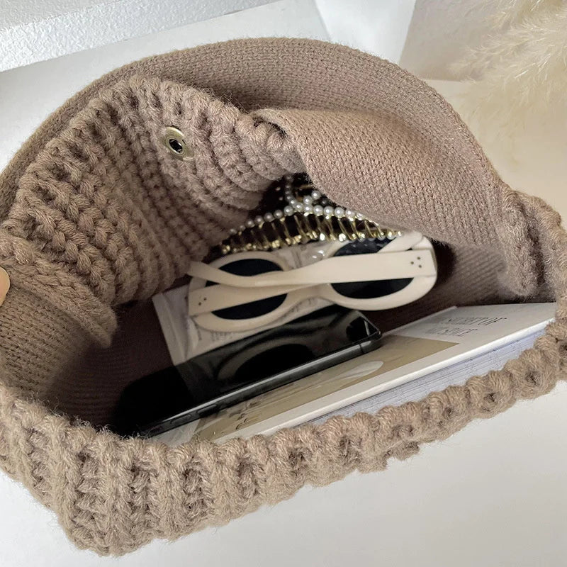 Cali | Women’s hobo bag with sculpted texture and wide strap