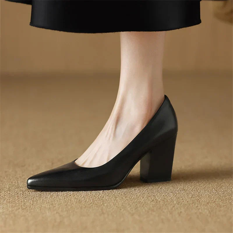 Veronica | Women’s pumps with pointed toe and block heel