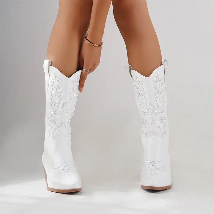 Averie | White vintage western boots