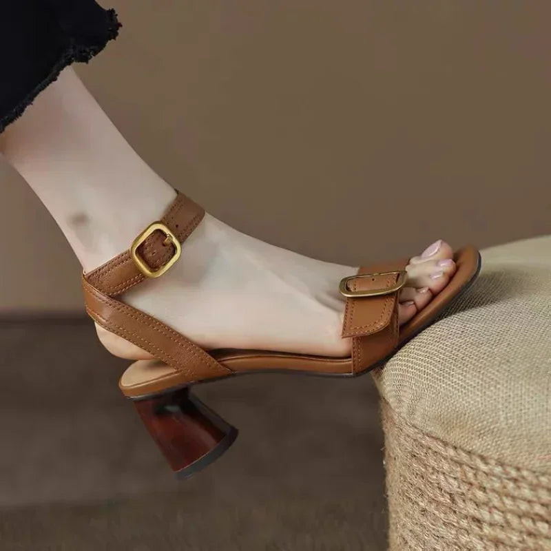 Shantal | Women’s sandals with square toe and flared heel