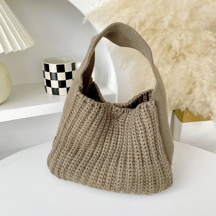 Cali | Women’s hobo bag with sculpted texture and wide strap