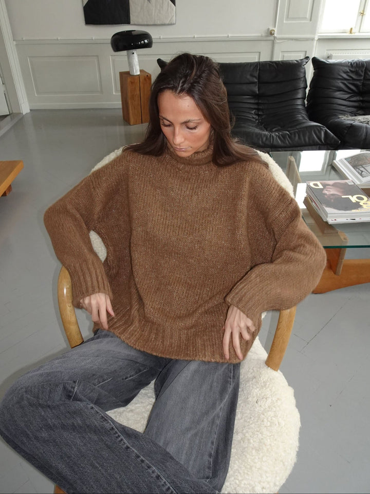 Mara | Women’s turtleneck sweater with ribbed hem design