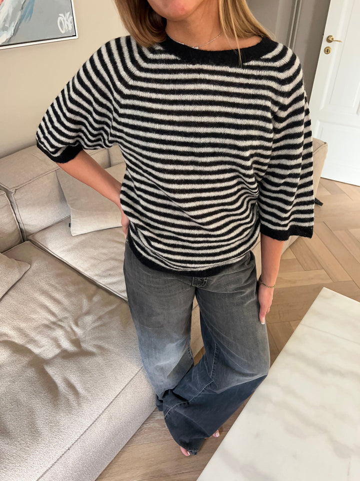 Daphne | Women’s knit t-shirt with striped design