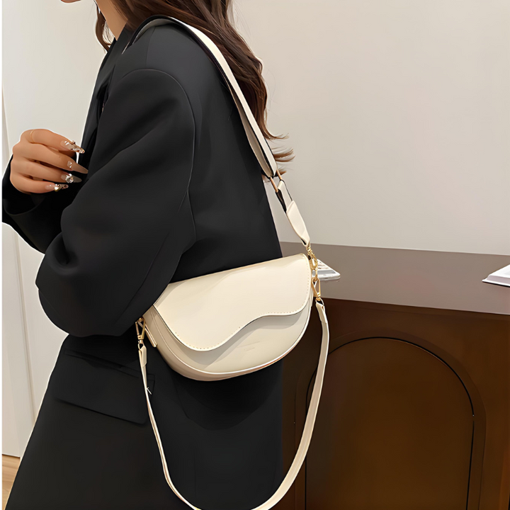 Amayya | Minimalist saddle bag with magnetic flap