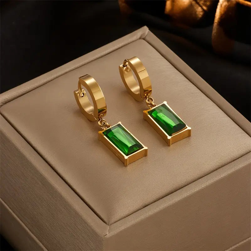 Lucille | Women’s jewelry set with emerald accents and golden finish