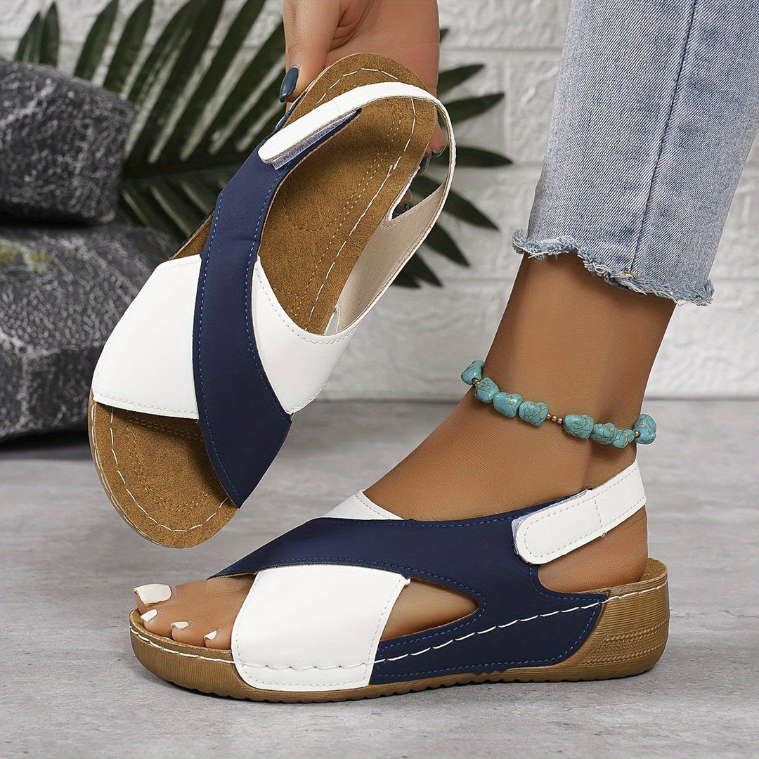 Aurelia | Strapped sandals with sculpted footbed