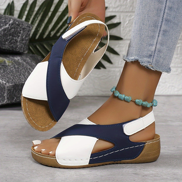 Aurelia | Strapped sandals with sculpted footbed