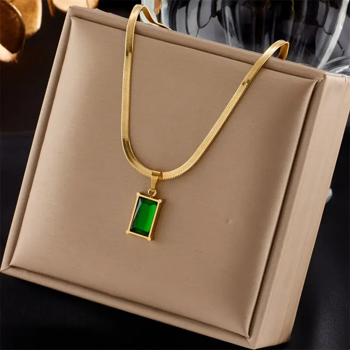 Lucille | Women’s jewelry set with emerald accents and golden finish