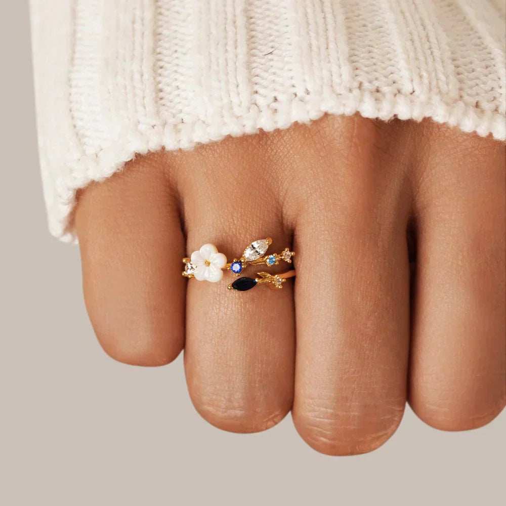 Gwenda | Women’s floral ring with gold open band