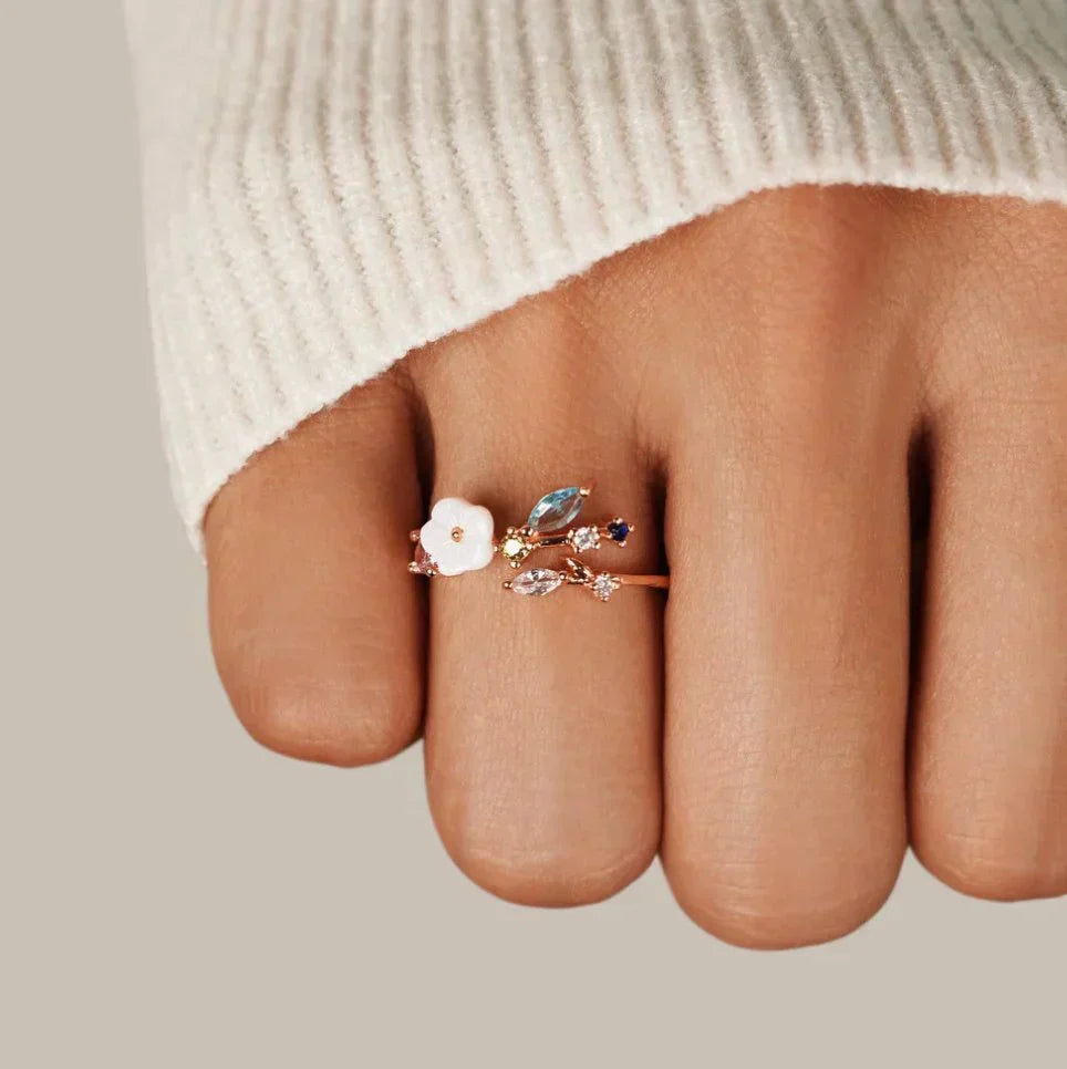 Gwenda | Women’s floral ring with gold open band