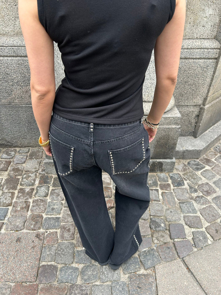 Melani | Women’s low-rise baggy jeans with stud detailing