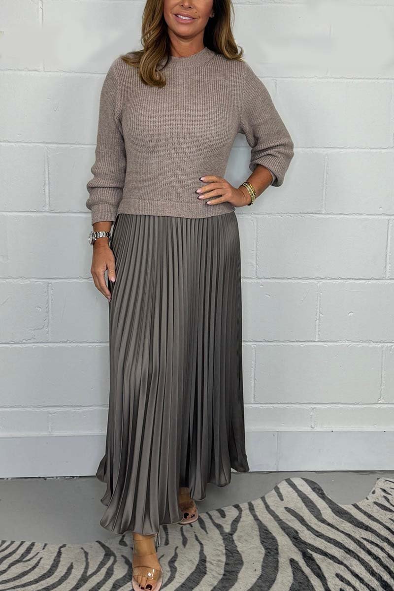 Ellie | Women’s knitted sweater with folded collar and cable pattern