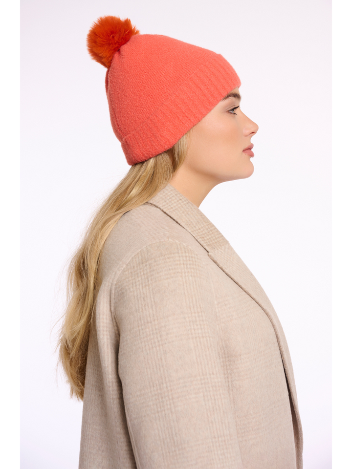 Vera | Women’s soft knit beanie with faux fur pom